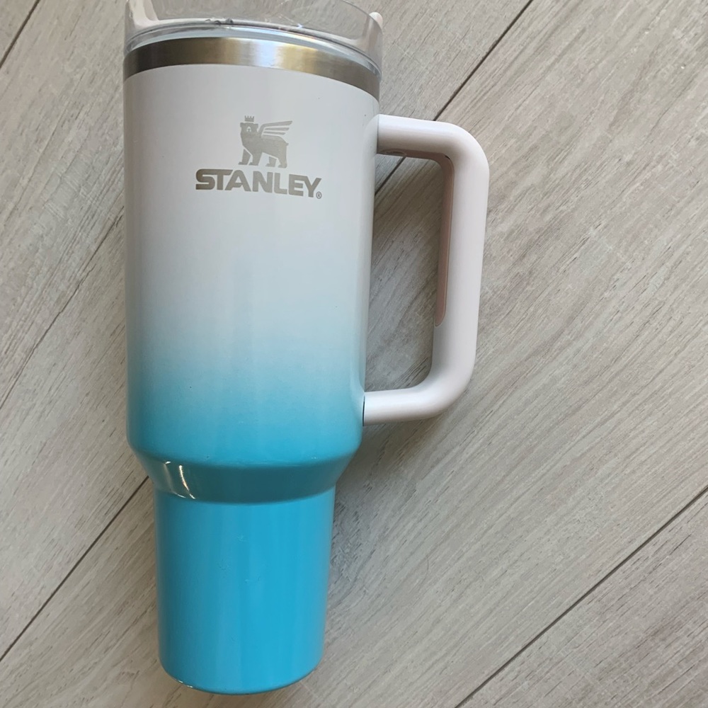 Ombré pink and blue 40 ox Stanley
